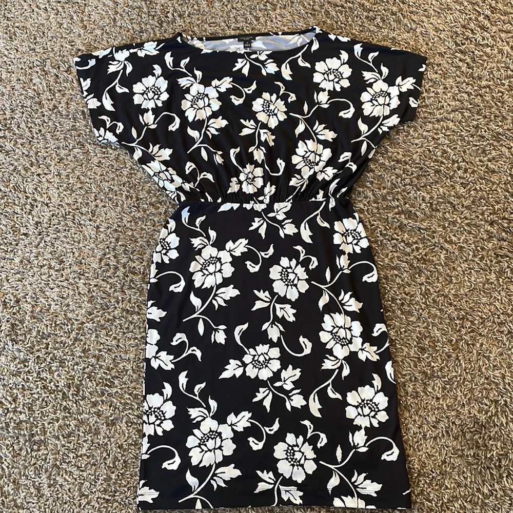 Ann Taylor factory woman’s black dress with white flowers size medium NWT